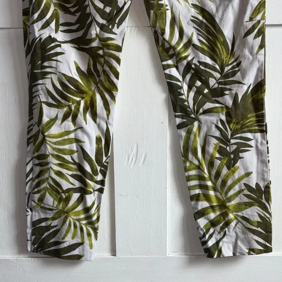 New York & Company Green Leaf Print Pants Size 6 - Picture 5 of 9